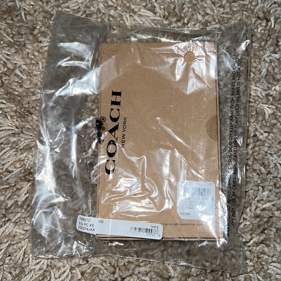 New COACH Ivory Signature C Canvas Phone Case | iPhone XR Case - Picture 4 of 7